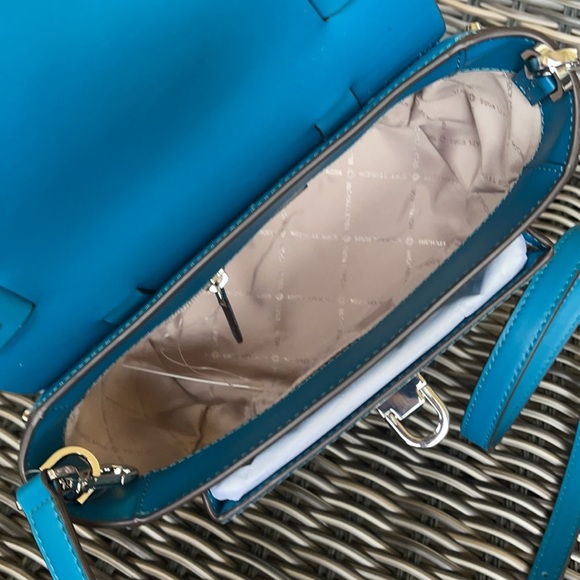 Michael Kors Manhattan Medium School Satchel - Picture 7 of 16